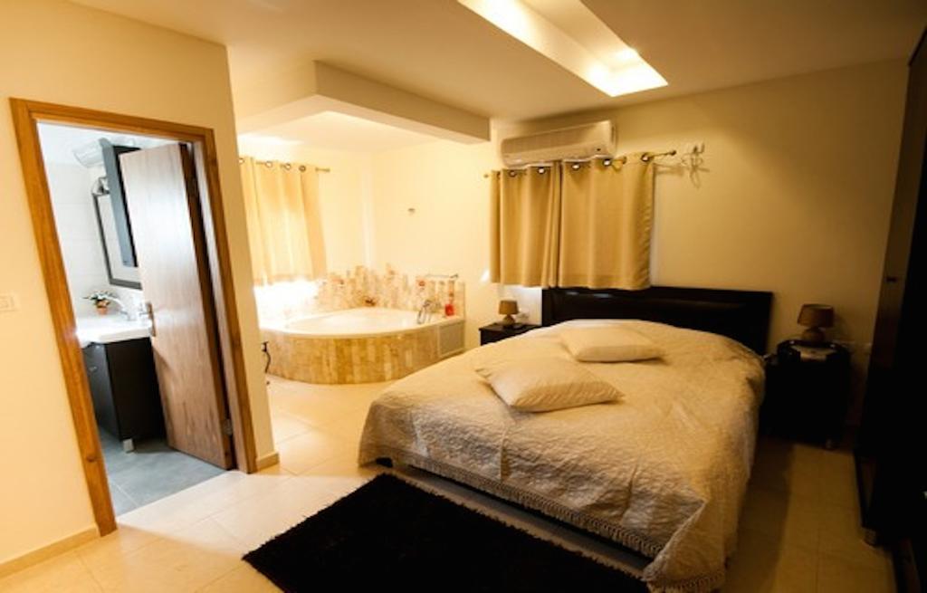 Elimelech Bapardes Villa Sheʼar Yashuv Habitación foto